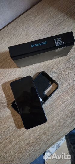 Samsung Galaxy S22, 8/256 ГБ