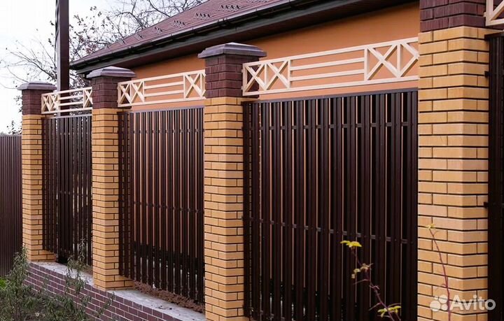 Забор из евроштакетника под ключ быстро