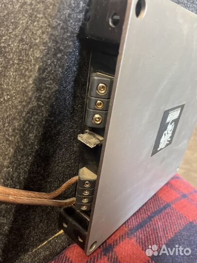 Сабвуфер с уселителем