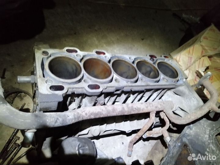 Блок двигателя B5244S Volvo s80 s60