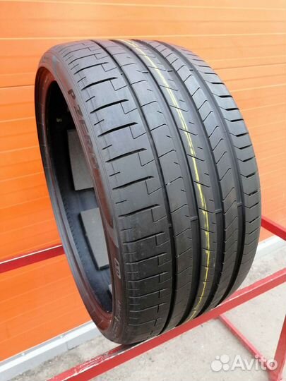Pirelli P Zero PZ4 285/30 R22 101Y