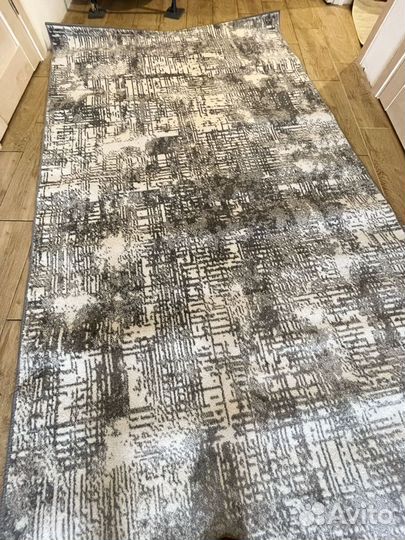 Мягкий новый красивый ковер (5 х 1,5 метра)