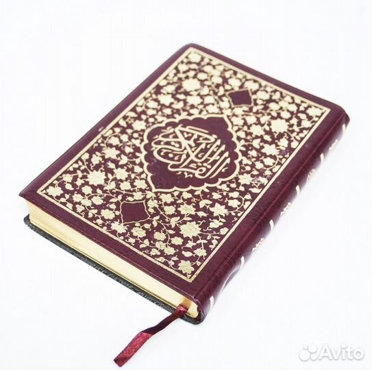 Коран в красной бархатной обложке, размер 25х17 см