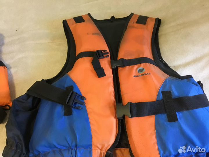 Спасательный жилет бу