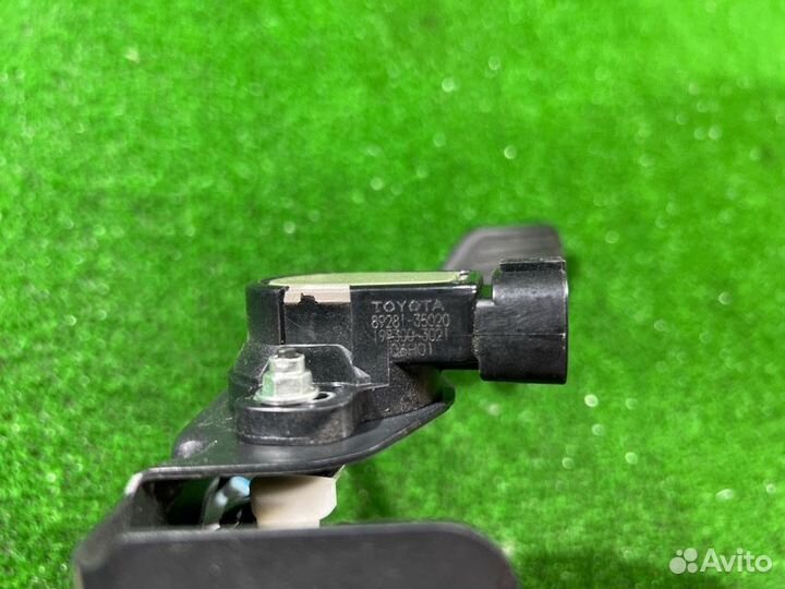 Педаль газа Toyota Ipsum ACM26 2AZ-FE 2006