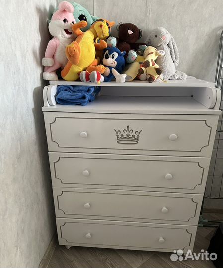 Детская кроватка с маятником