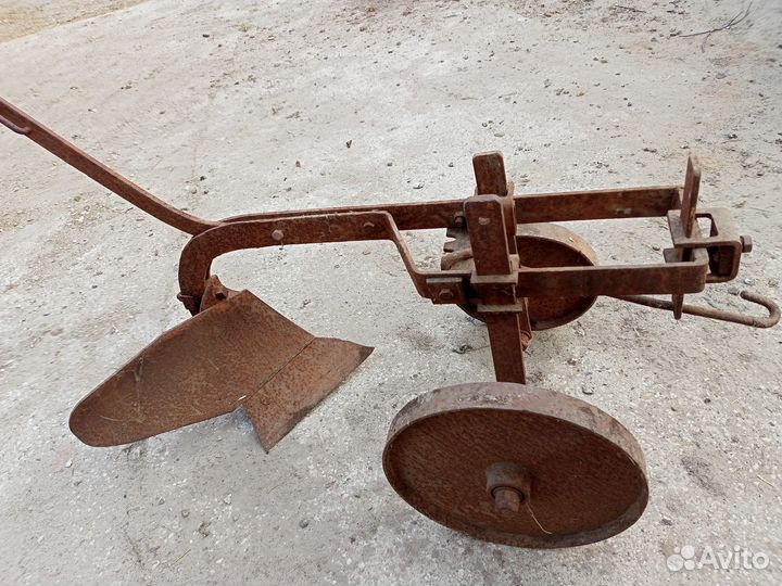 Конный плуг