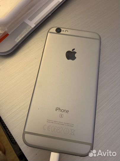 Телефон iPhone 6s 64 гб