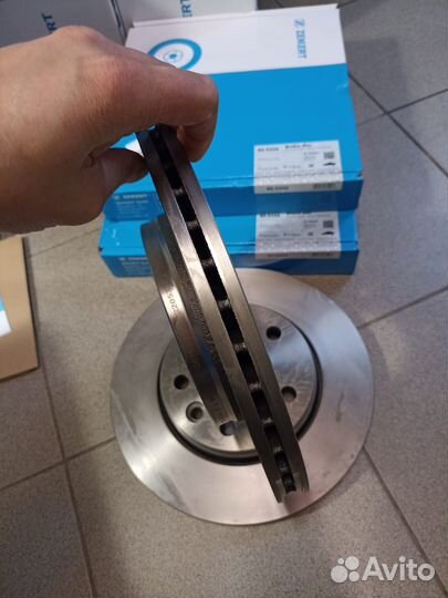 Диск тормозной задний Volkswagen Transporter T5