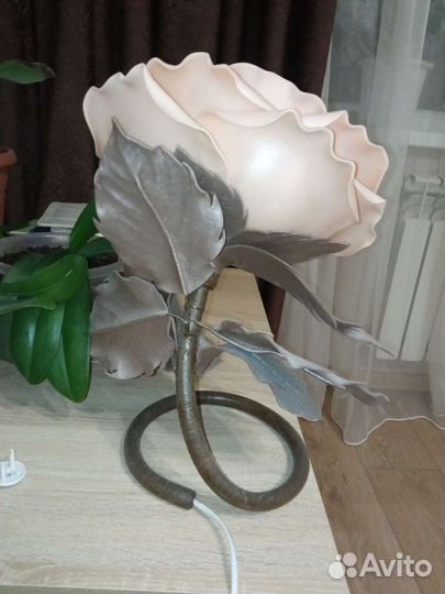 Светильник настольный