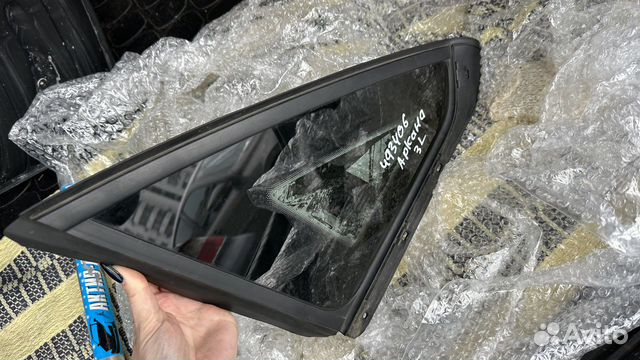 Окно глухое, форточка задняя левая рено аркана