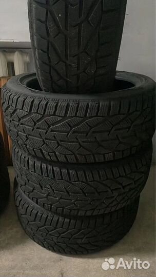 Tigar SUV Winter 235/45 R18 200B