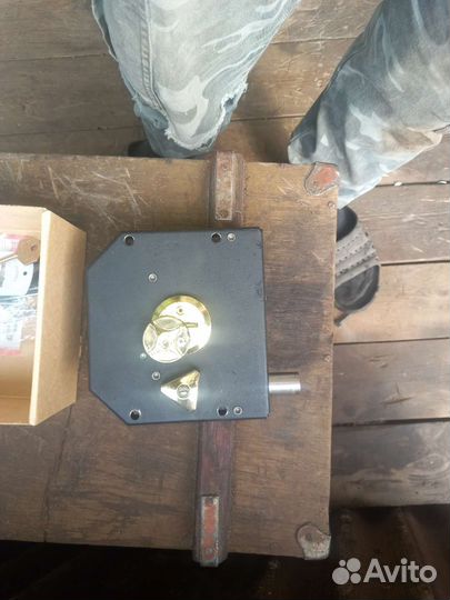 Замок дверной