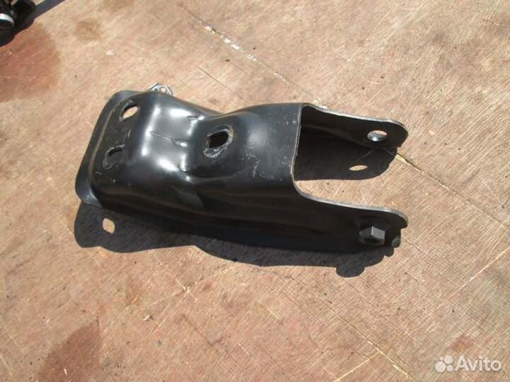 Кронштейн опоры двигателя передний Honda Torneo