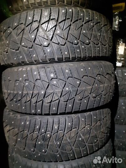 Goodyear Ultragrip 600 215/55 R17