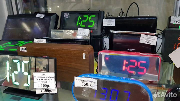 Электронные часы VST716 зелёные и красные белые