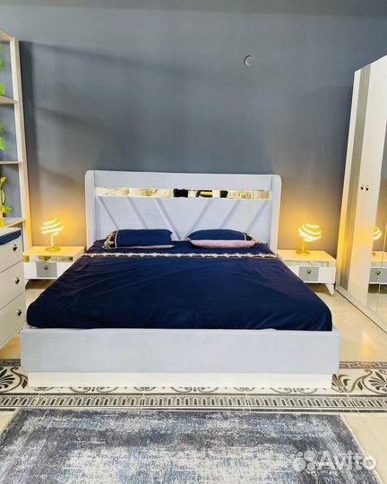 Спальный гарнитур