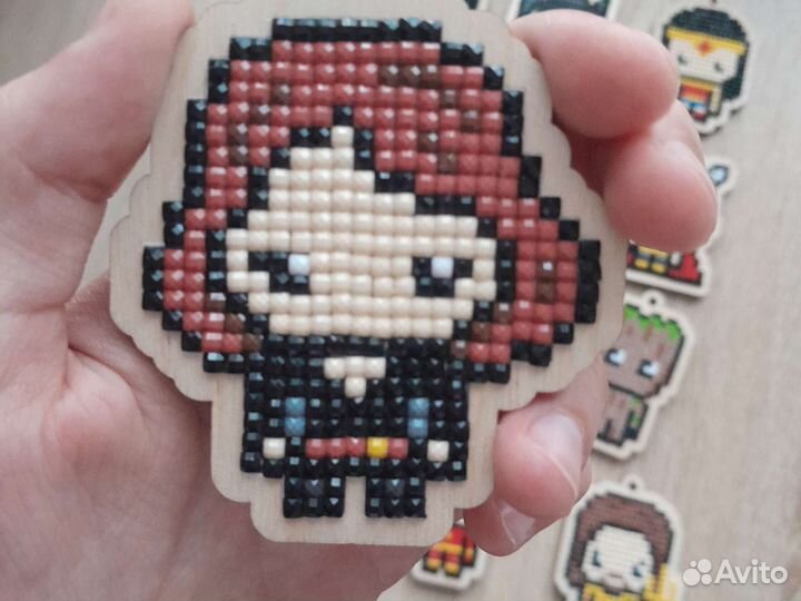 Фигурки супергероев из алмазной мозайки