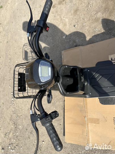 Электросамокат, скутер