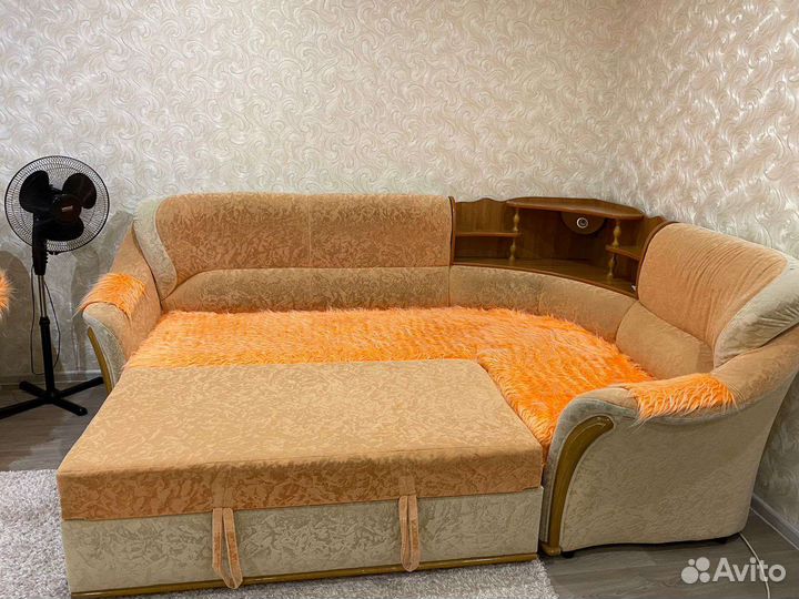 Угловой диван б/у с креслом