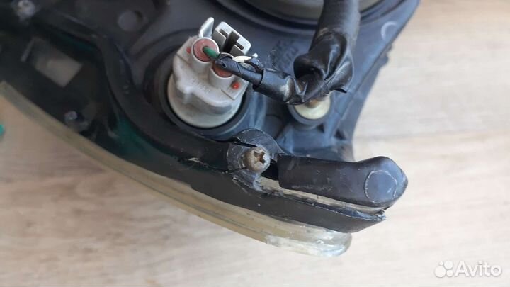 Фара Toyota Harrier