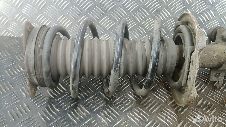 Стойка передняя левая nissan qashqai J11 2013-2020