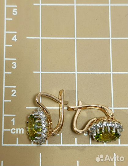 Золотые серьги женские, английский замок, вес 4,52г