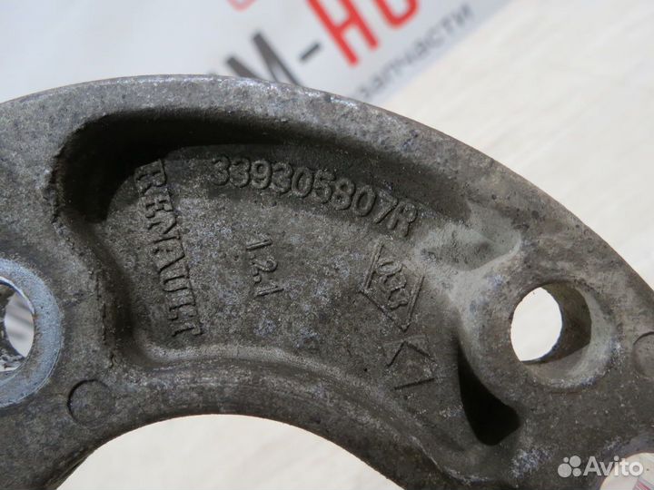 Кронштейн кпп Renault Duster