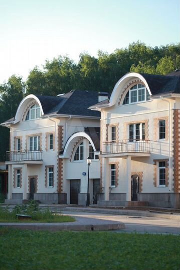 Коттедж 370 м² на участке 14 сот.