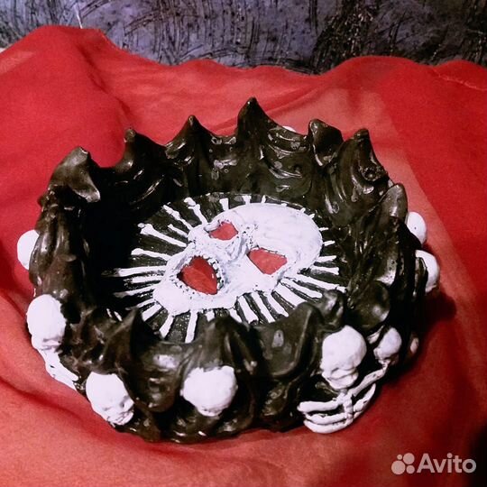 Пепельница с черепом