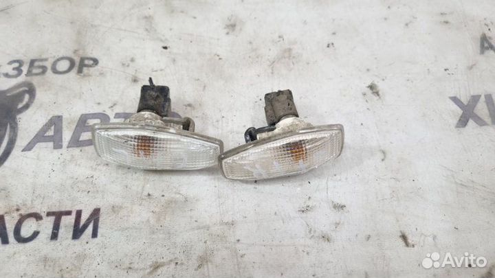 Повторитель в крыло Hyundai Matrix G4GB 2004