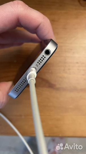iPhone SE, 32 ГБ