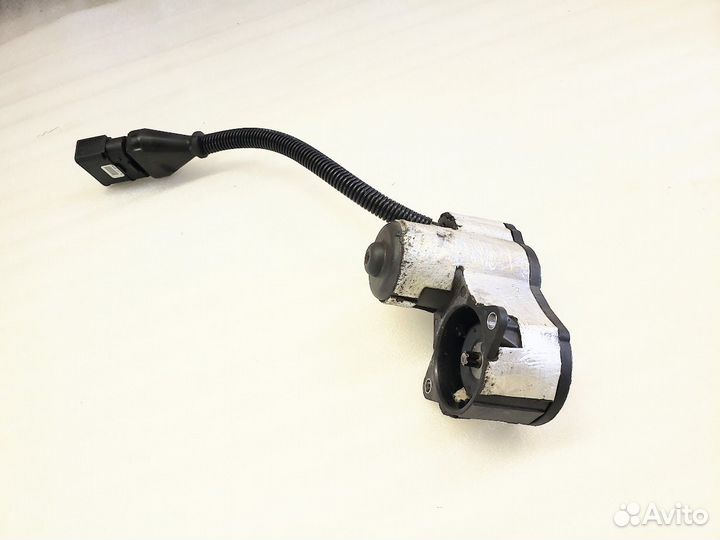 Моторчик суппорта Audi A8 D3 задний првавый Япония