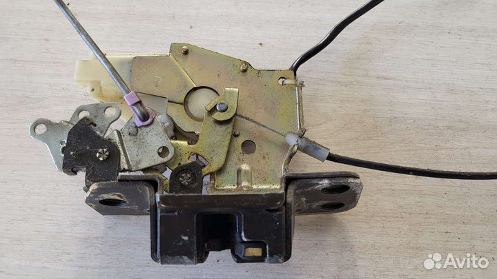 Замок багажника на Honda Civic eu1 eu2 eu3