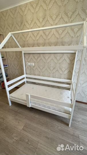 Детская кровать домик в отличном состоянии