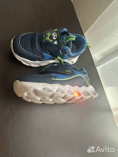 Кроссовки светящиеся 26