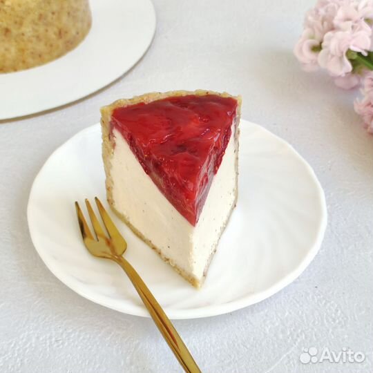 Торт Чизкейк Ванильный с клубникой в подарок