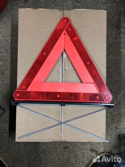 Знак аварийной остановки mercedes