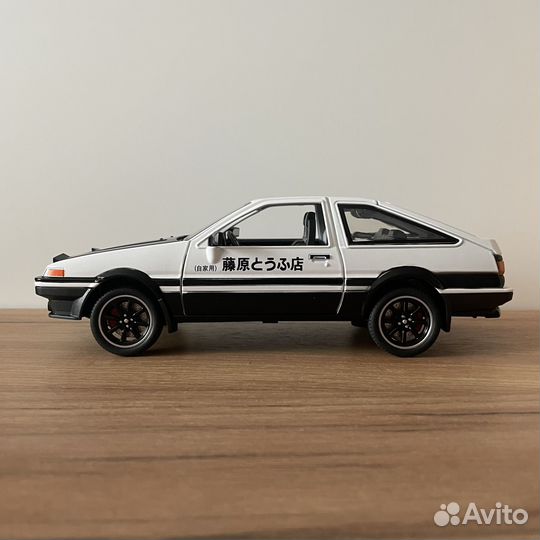 Модель Toyota Corolla AE86 Inital D 1:24