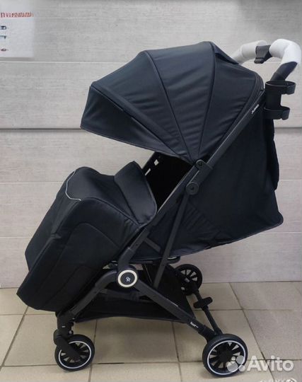 Новая легкая прогулочная коляска чемодан