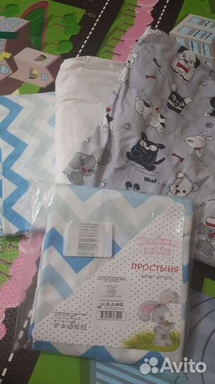 Кроватка, матрас, мобиль, коврик и пр