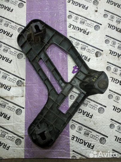 Кронштейн бампера задний левый Kia Ceed 2012-2018