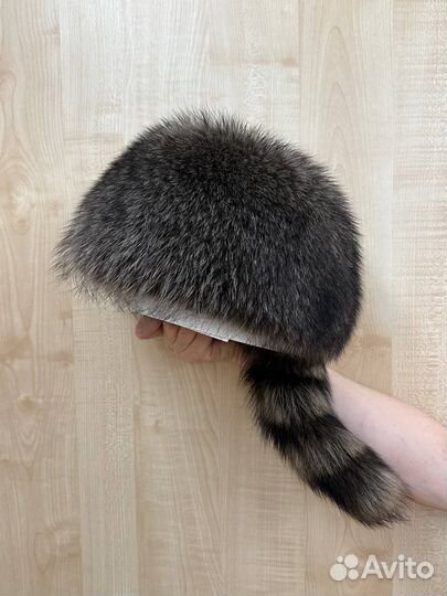 Шапка из натурального меха енота