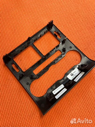 Декоративная накладка центральной консоли Land