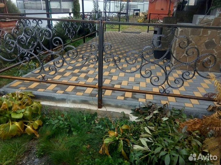 Кованная цветочница заборы декор для сада