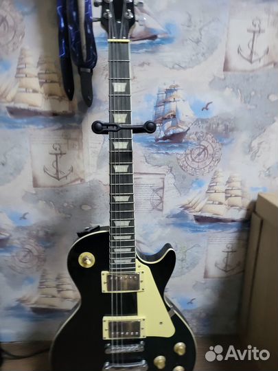 Электрогитары Stratocaster и Les Paul