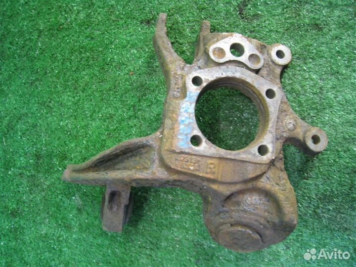 Кулак задний правый Toyota Avensis T25 2003