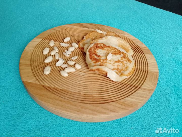 Доска сервировочная с живым краем на ножках