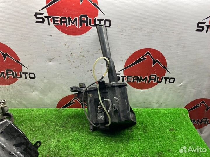 Бачок стеклоомывателя Toyota Crown JZS173