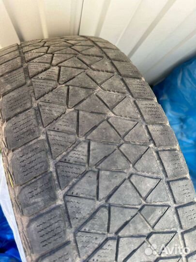 Bridgestone Blizzak DM-V2 215/65 R16